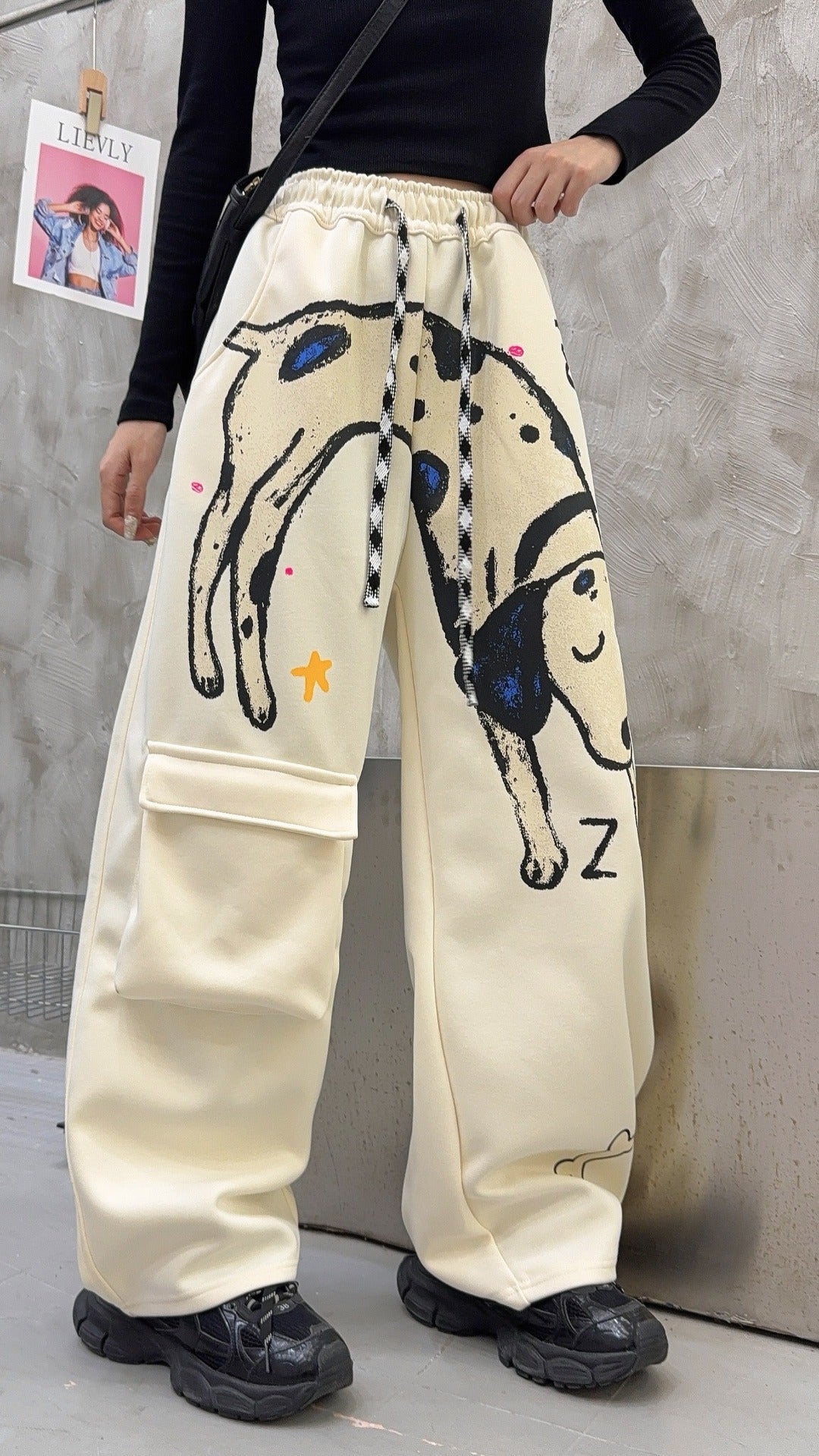 🄶🅁🄾🅄🄽🄳♾🅉🄴🅁🄾25-26SS♾無性別穿搭OverSize美式新款塗鴉狗狗寬口長褲(現貨優惠)